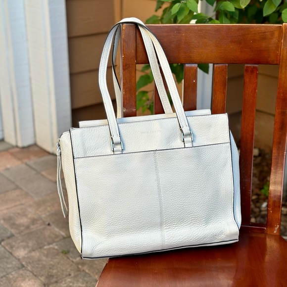 Vince Camuto Aylif Zip Gusset Leather Tote Bag - Picture 3 of 14